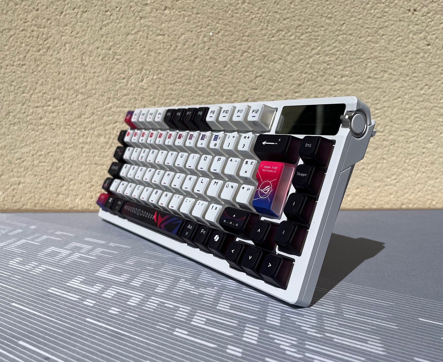 Clavier Asus ROG Azoth X, hot-swappable et plutôt sexy @ Vincent Touveneau pour Clubic