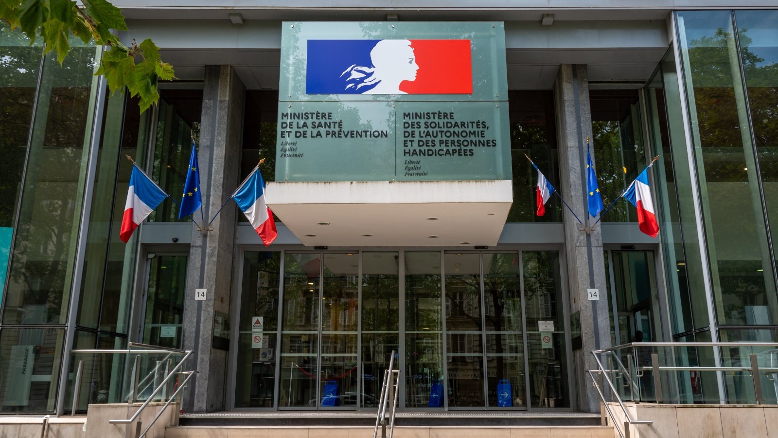 Le ministère a choisi TikTok pour lancer son compte Le CheckUp, parce que ce réseau « rassemble le plus de cas de désinformation » - ©HJBC / Shutterstock