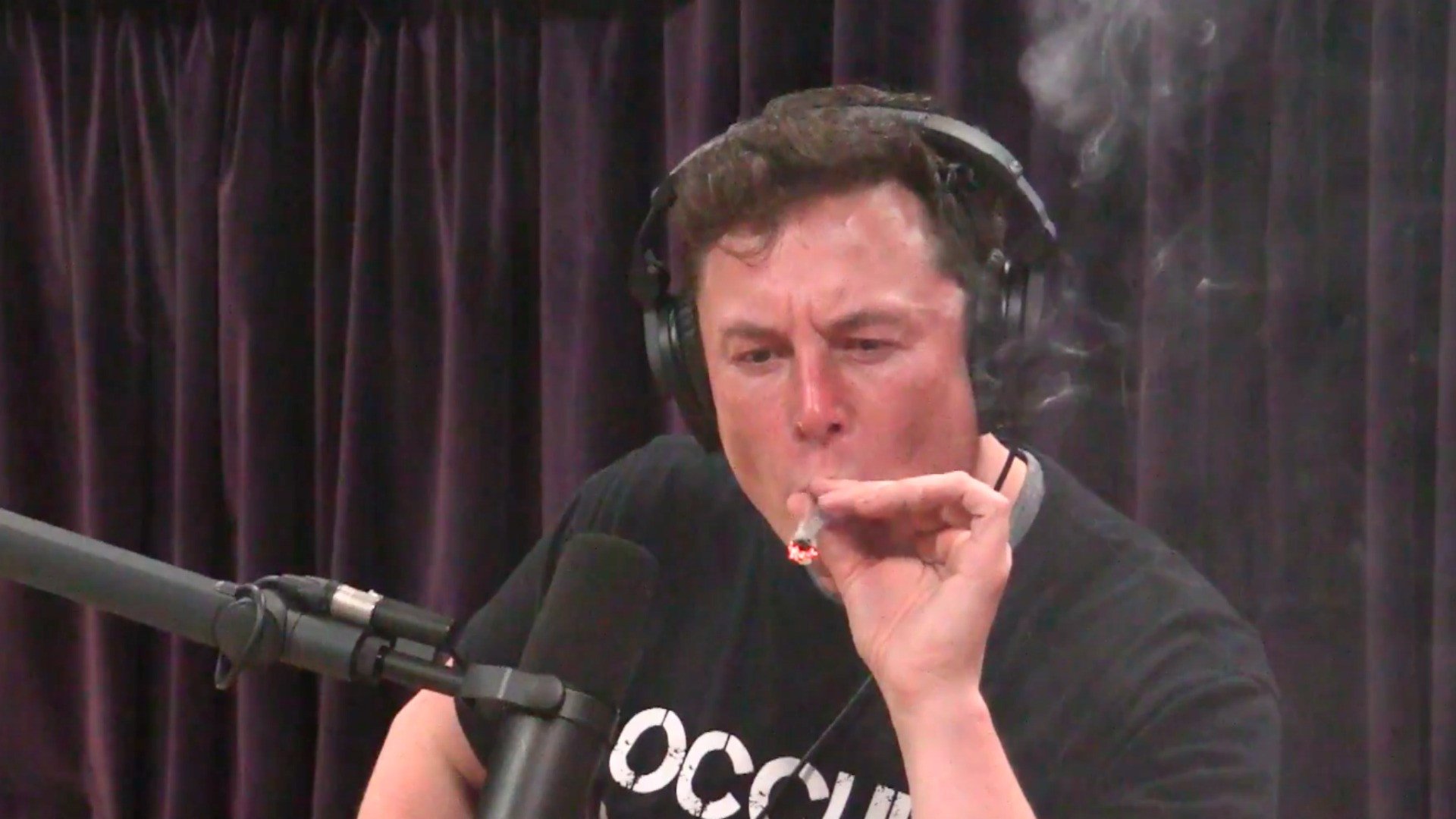 Un jour, l'IA pourra-t-elle imiter Elon Musk qui a fumé un joint ? © Joe Rogan
