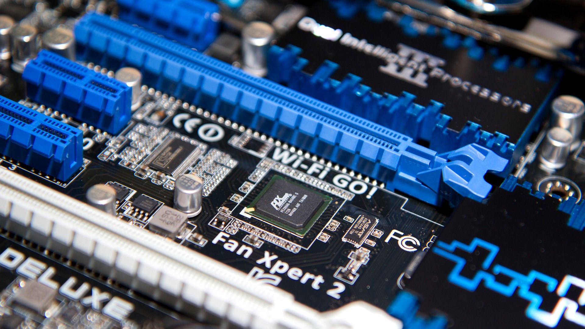 Les lignes PCI Express d'un PC : pas toujours simple de s'y retrouver. ©ASUS