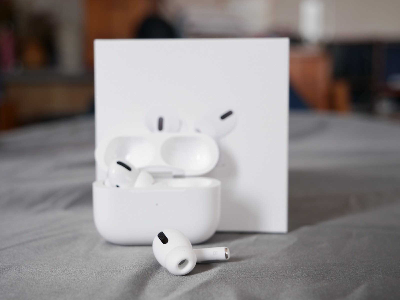 Ici une paire d'AirPods Pro, pour illustration // © Guillaume Fourcadier pour Clubic