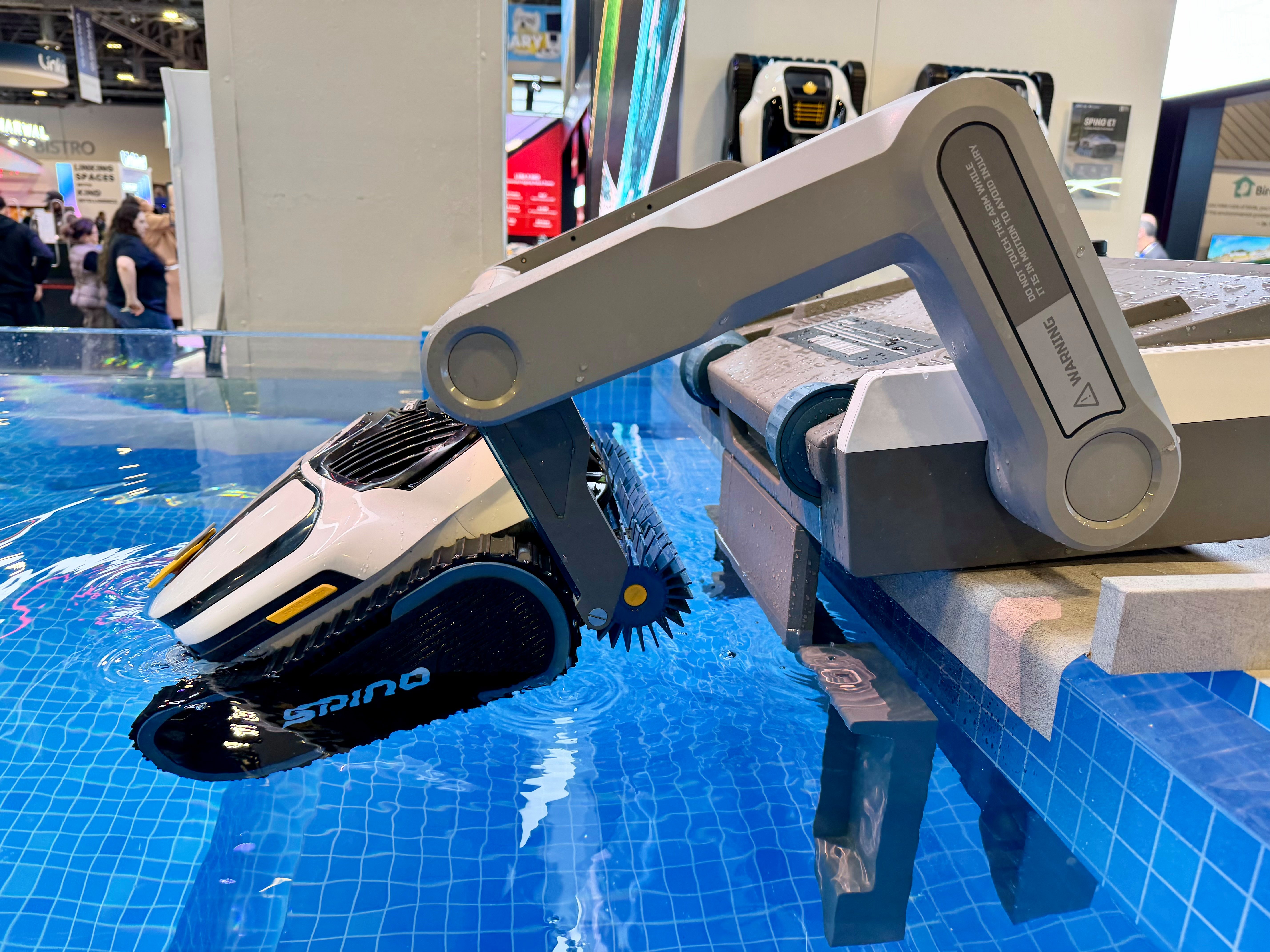 Le Spino, premier robot qui entre et sort tout seul de l'eau. ©Mathieu Grumiaux