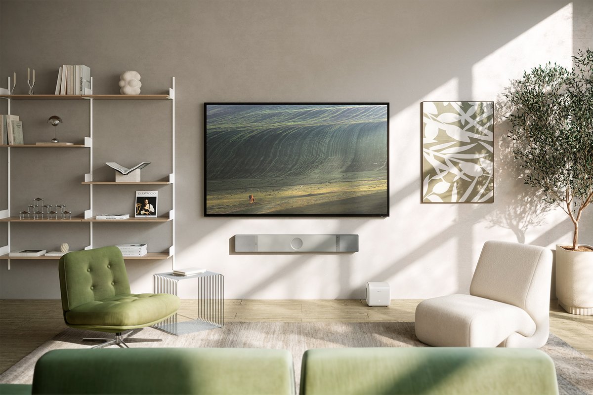 La Kef XIO est l'une des rares barres vraiment pensées pour une disposition verticale, sans perte de la spatialisation. ©Kef