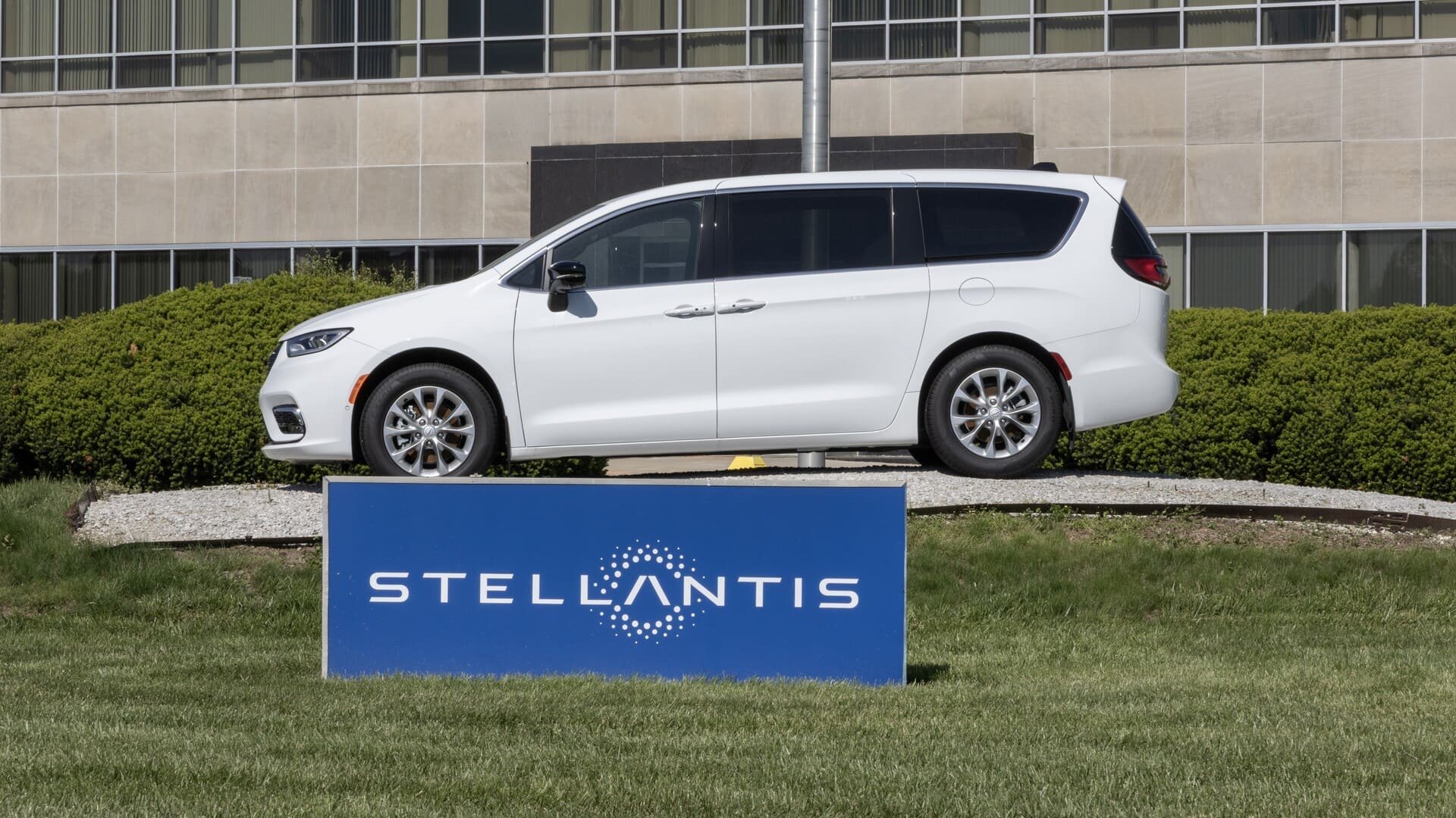 Avec 60 milliards d'euros et une plateforme révolutionnaire : Stellantis joue son avenir. © Jonathan Weiss / Shutterstock