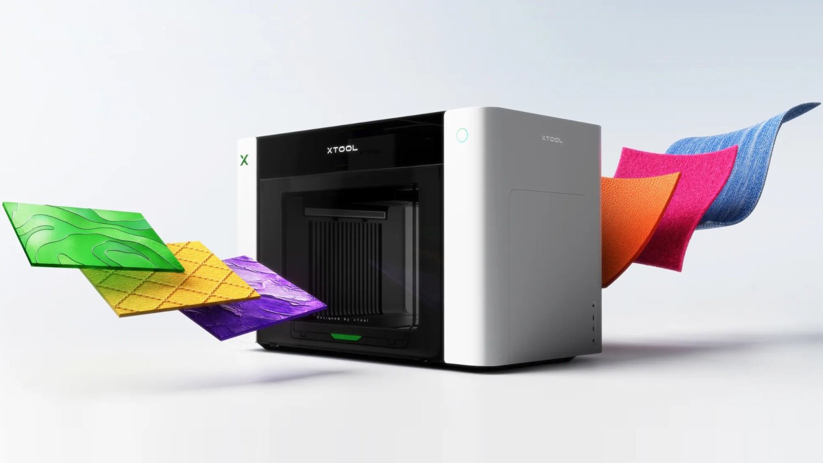 La O1 Omni Printer combine plusieurs modes d'impression : UV, DTG, DTF et UV DTF. ©xTool