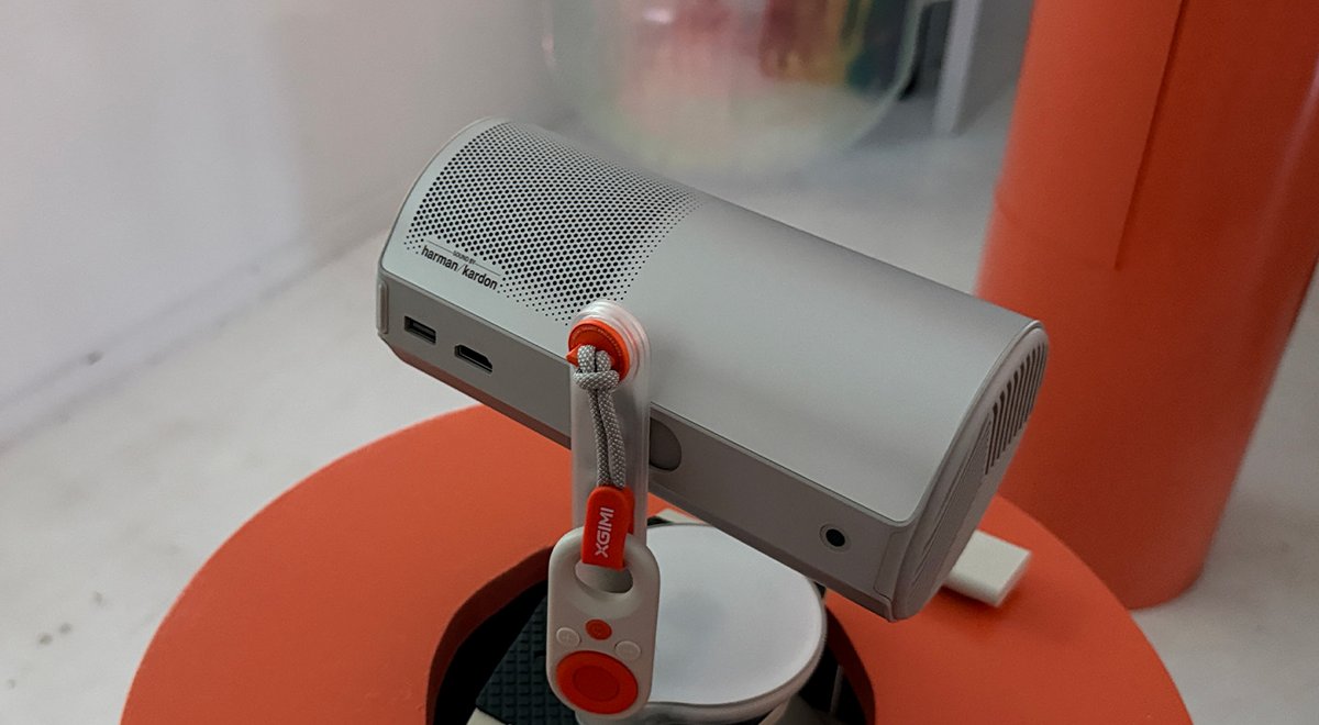 Les connecteurs USB et HDMI sont situés sur le côté gauche - © Charles Gouin-Peyrot pour Clubic