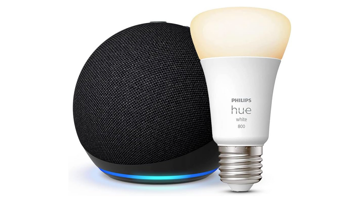 L'enceinte connectée Echo Dot 5 et l'ampoule Philips Hue White