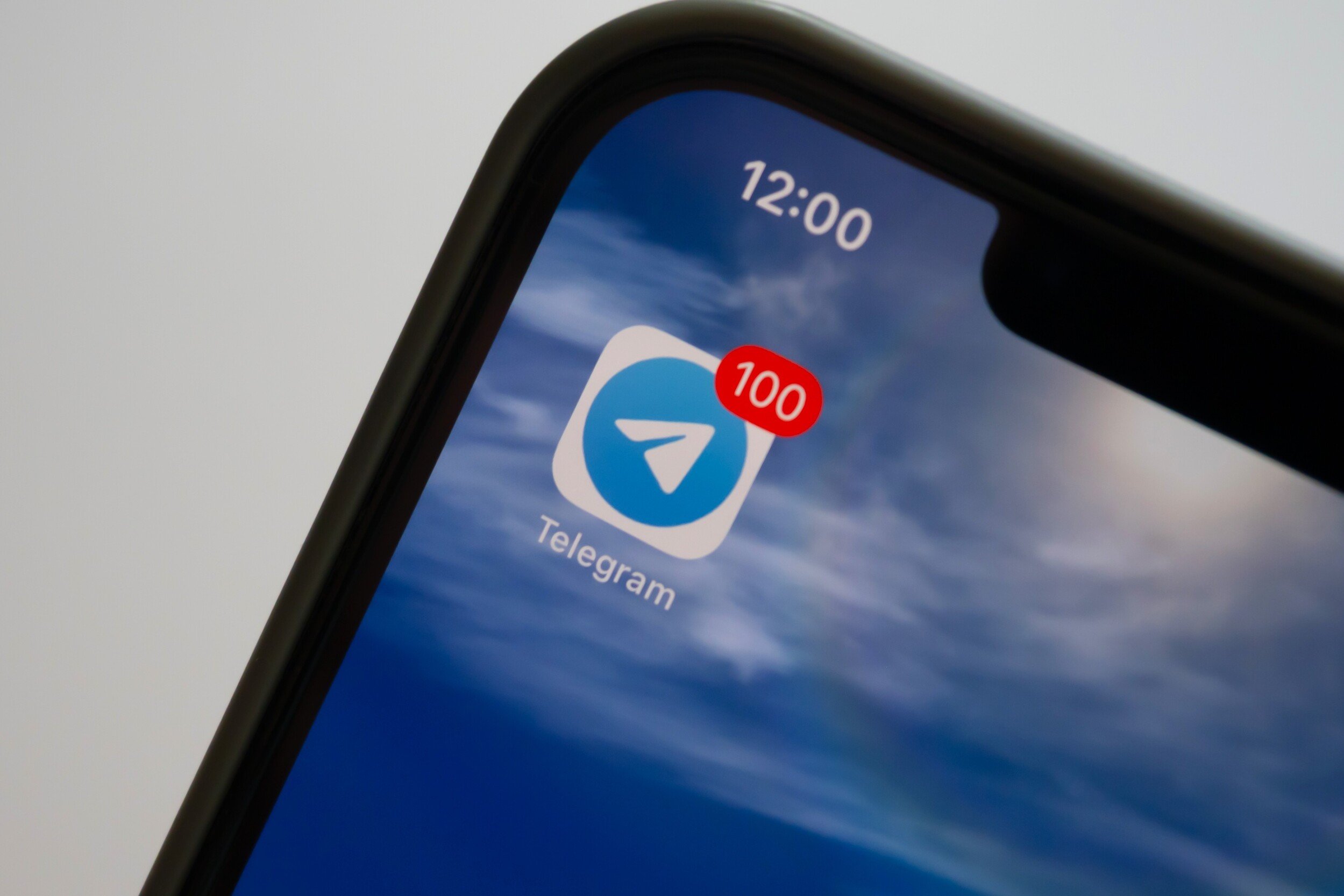 Telegram, et son patron Pavel Durov, sont toujours dans le viseur des autorités françaises © nugastaia / Shutterstock.com