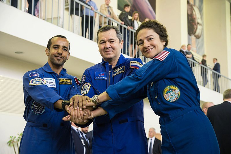 Les astronautes des pays partenaires sur l'ISS avaient loué en 2018 le professionnalisme d'Hazza Al-Mansouri lors de son premier voyage spatial. Crédits : Roscosmos