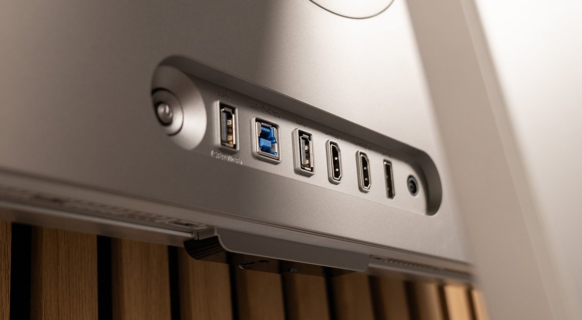 La connectique est assez légère, marquée par le manque d'un USB-C. ©Charles Gouin-Peyrot pour Clubic