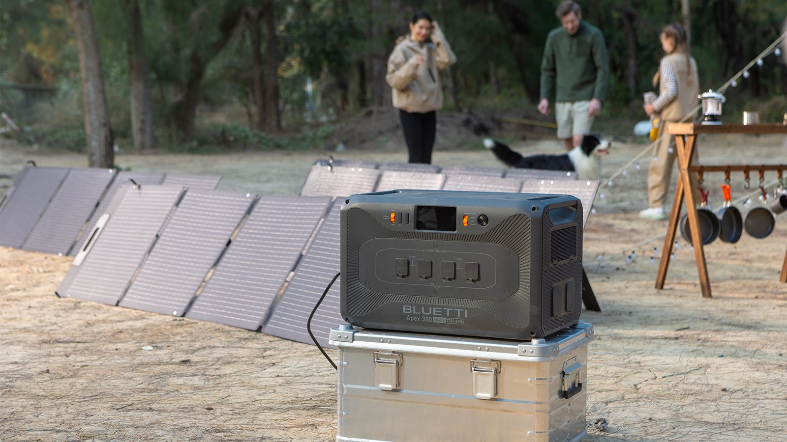 Face à la hausse des prix de l’énergie, l’Apex 300 offre une réponse flexible pour gagner en autonomie, chez soi ou en mobilité ©BLUETTI