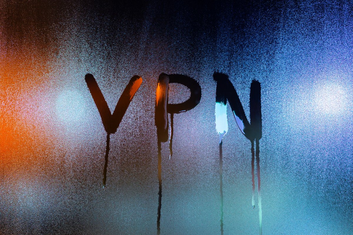 Canal+ et beIN poussent l’Arcom à exiger des VPN le blocage de centaines de sites pirates. © lucky_pics / Shutterstock