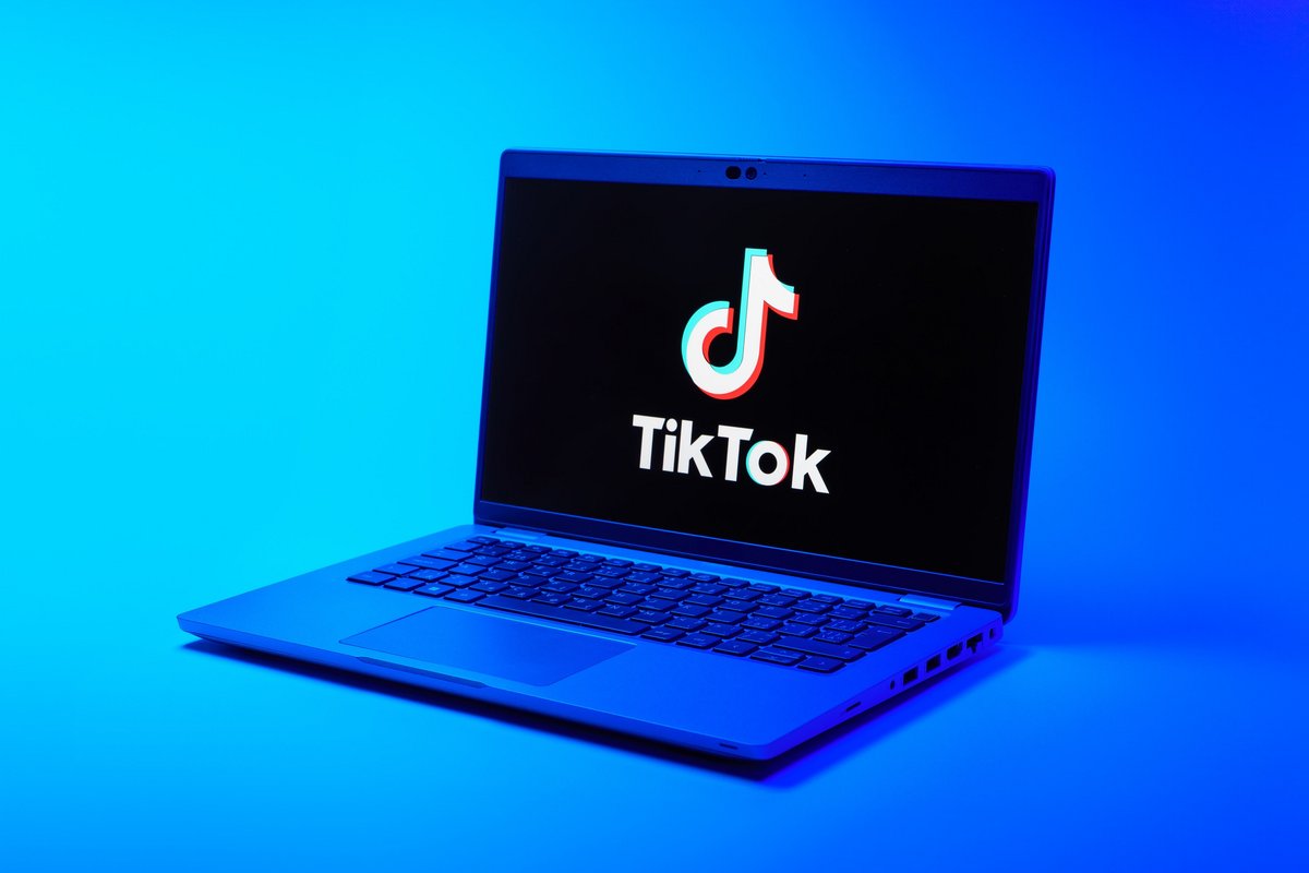 TikTok sur un ordinateur portable. © Shutterstock