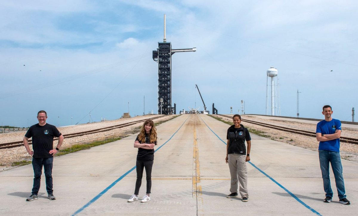 L'équipage de la mission en visite sur le site de SpaceX. © Inspiration4