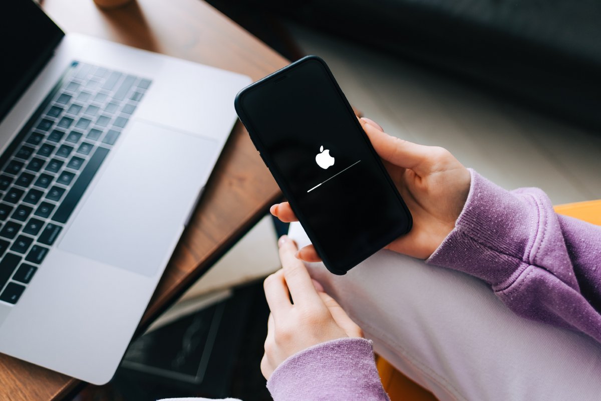 Il est temps de mettre à jour vos appareils Apple. © nikkimeel / Shutterstock