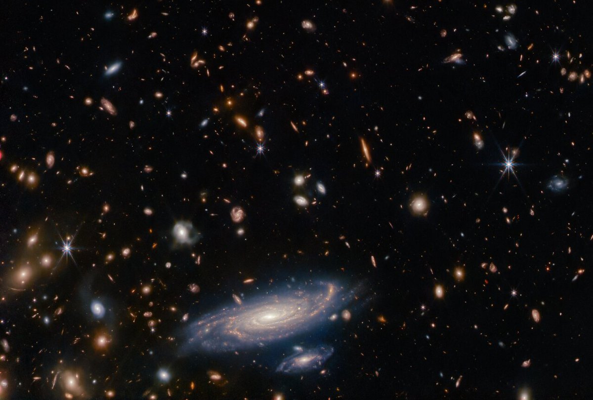 C'est dans les champs profonds (et surtout dans les lentilles gravitationnelles) que l'on observe les plus anciennes galaxies. © ESA/NASA/CSA/JWST