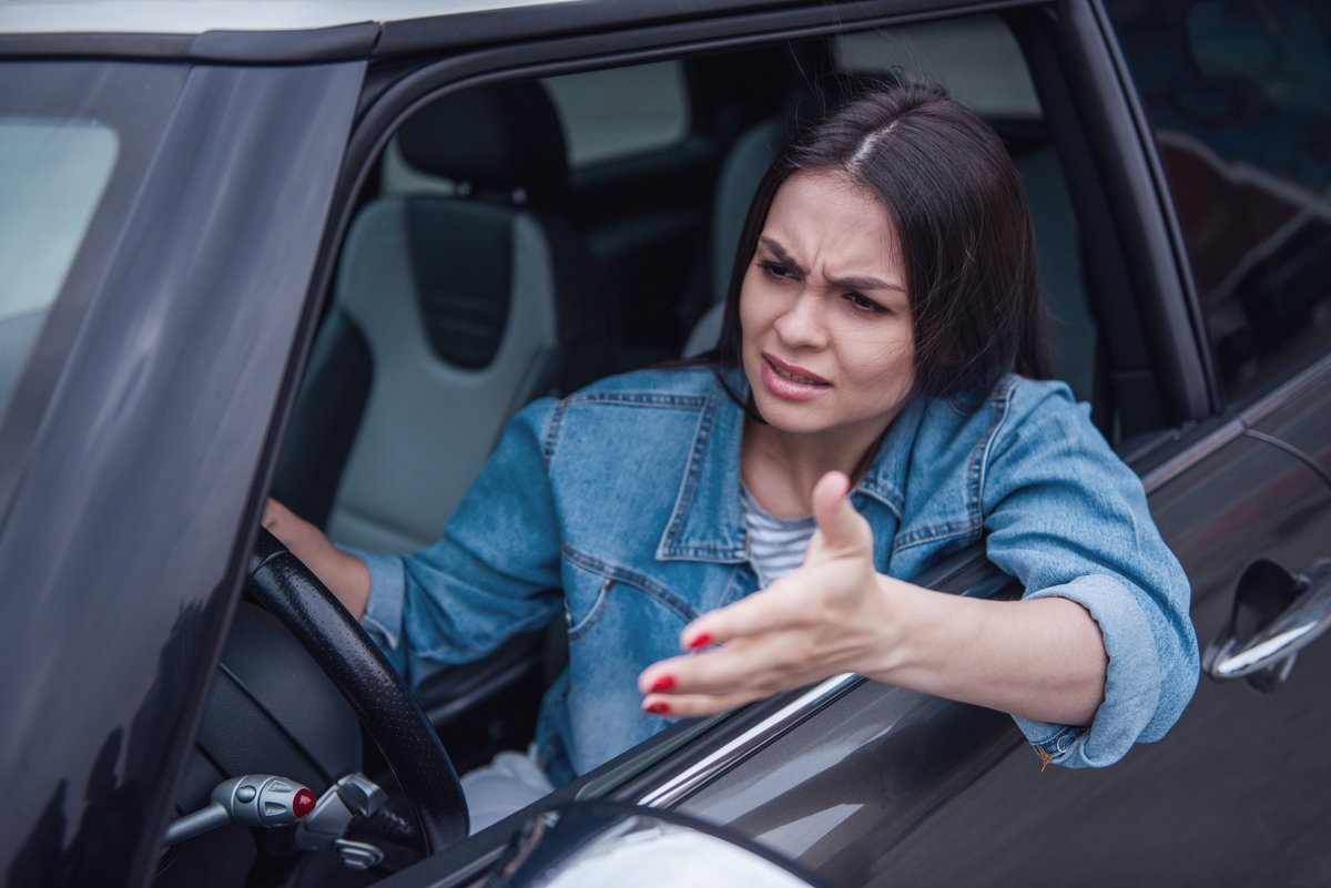 Les tensions grandissent au volant et devant les bornes de recharge électriques © George Rudy / Shutterstock