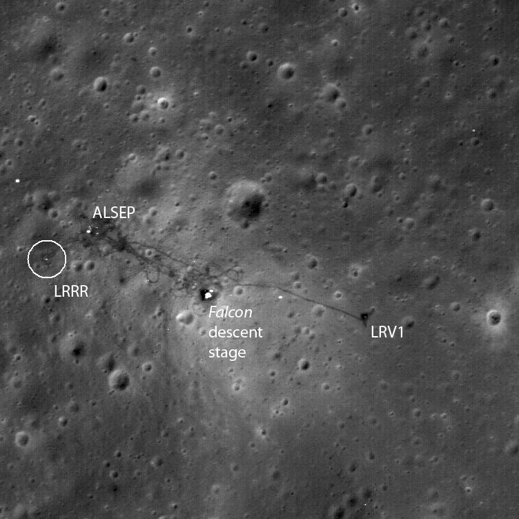 Le site d'atterrissage d'Apollo 15 sur la Lune, photographié par LRO, avec quelques annotations pour s'y retrouver. Crédits NASA