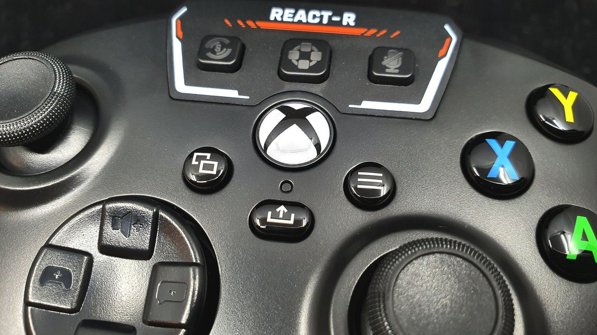 Les boutons sous le REACT-R sont associées aux fonctions audios de la manette © Nerces