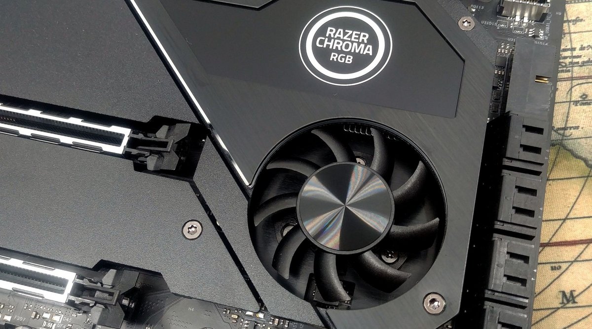 Invariablement « protégé » par son ventilateur, le chipset X570 © Nerces