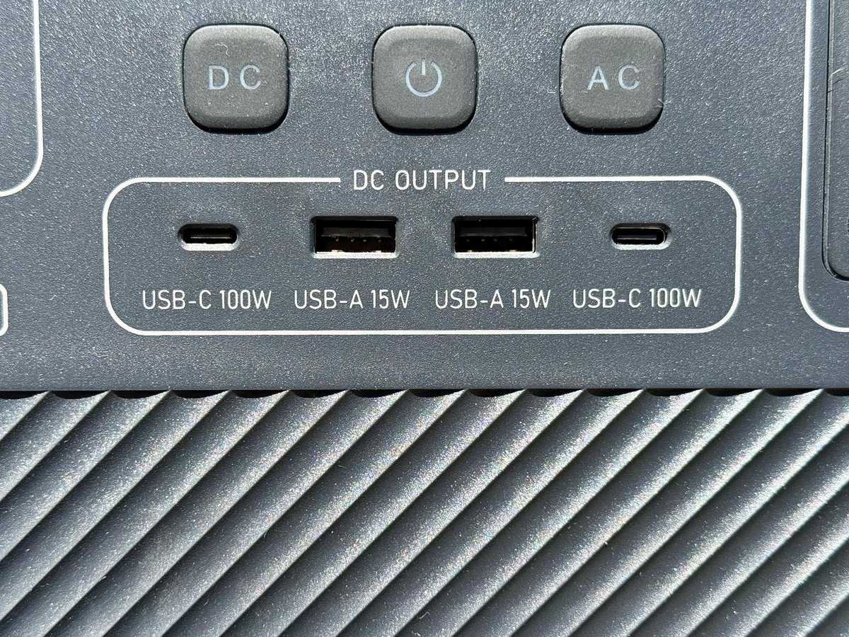 Quatre ports USB © Mathieu Grumiaux pour Clubic.com