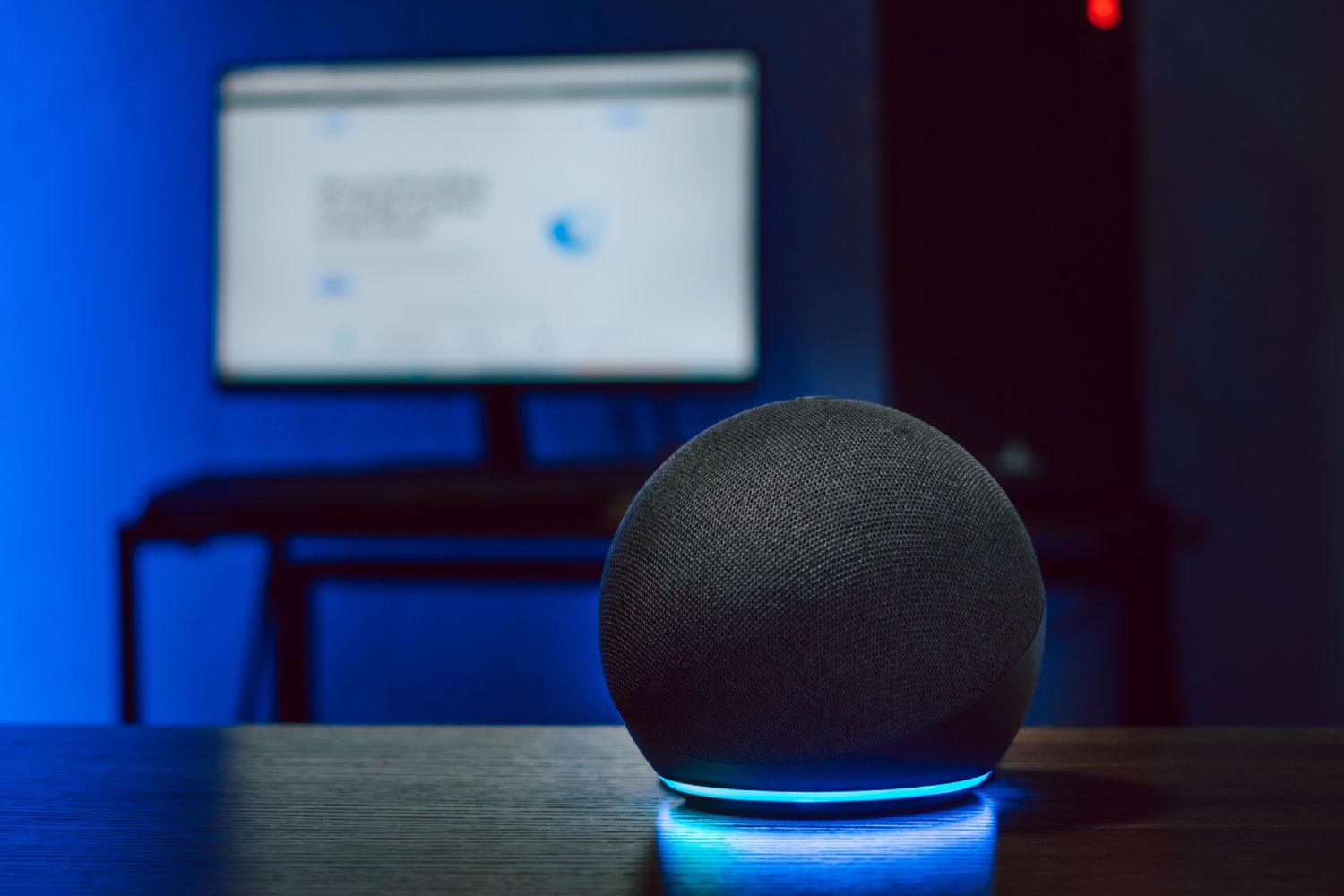 Une enceinte Echo Dot d'Amazon. ©Urbano Creativo / Shutterstock