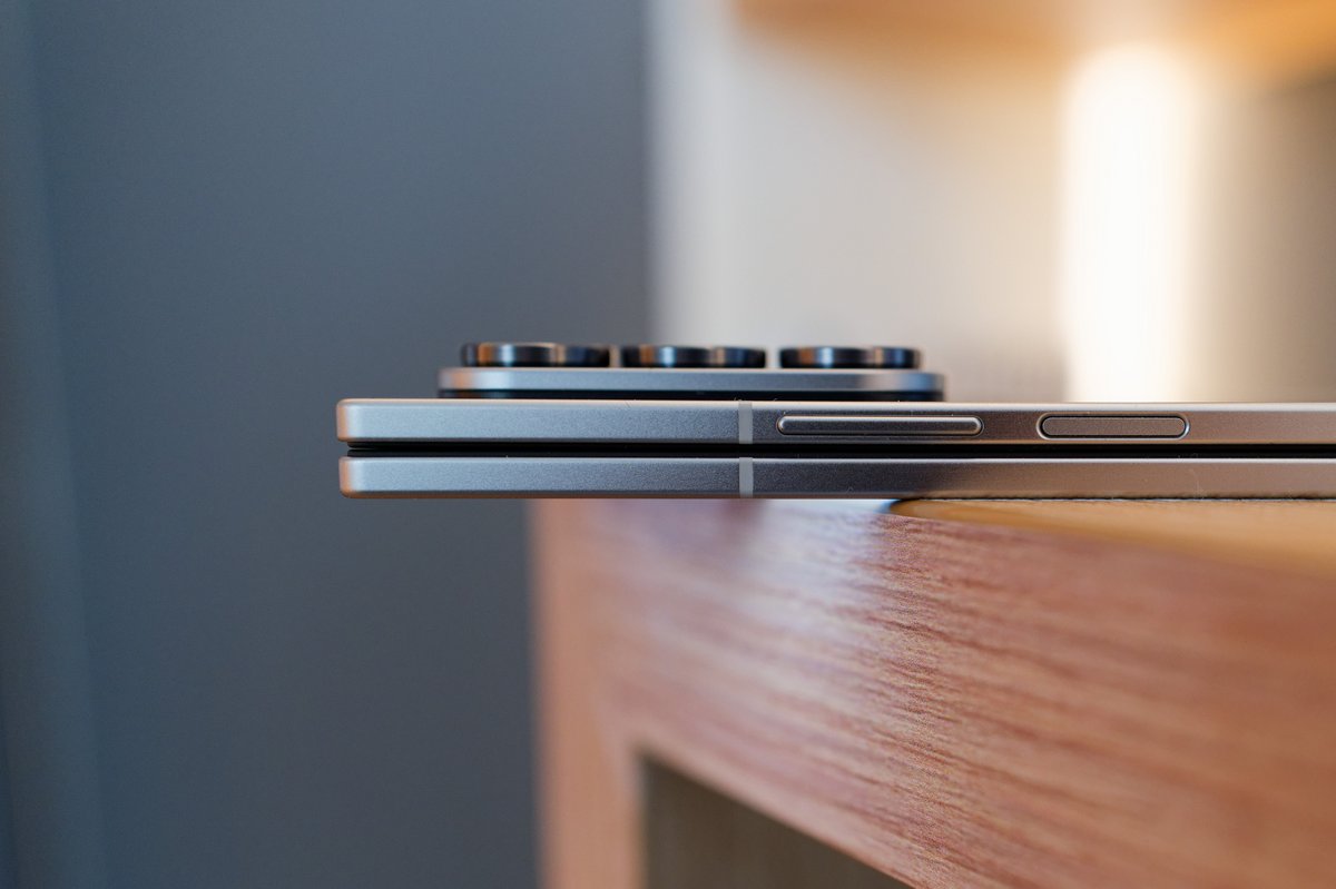 La caméra dépasse largement du chassis du Samsung Galaxy Z Fold 7 © Marc Mitrani pour Clubic
