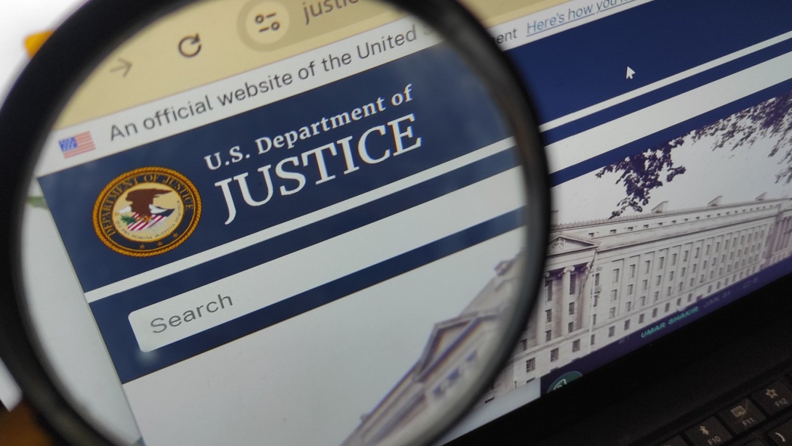 Le DOJ voit dans cette enquête une tentative de régulation illégale d'un espace public par une puissance étrangère - ©Iljanaresvara Studio / Shutterstock