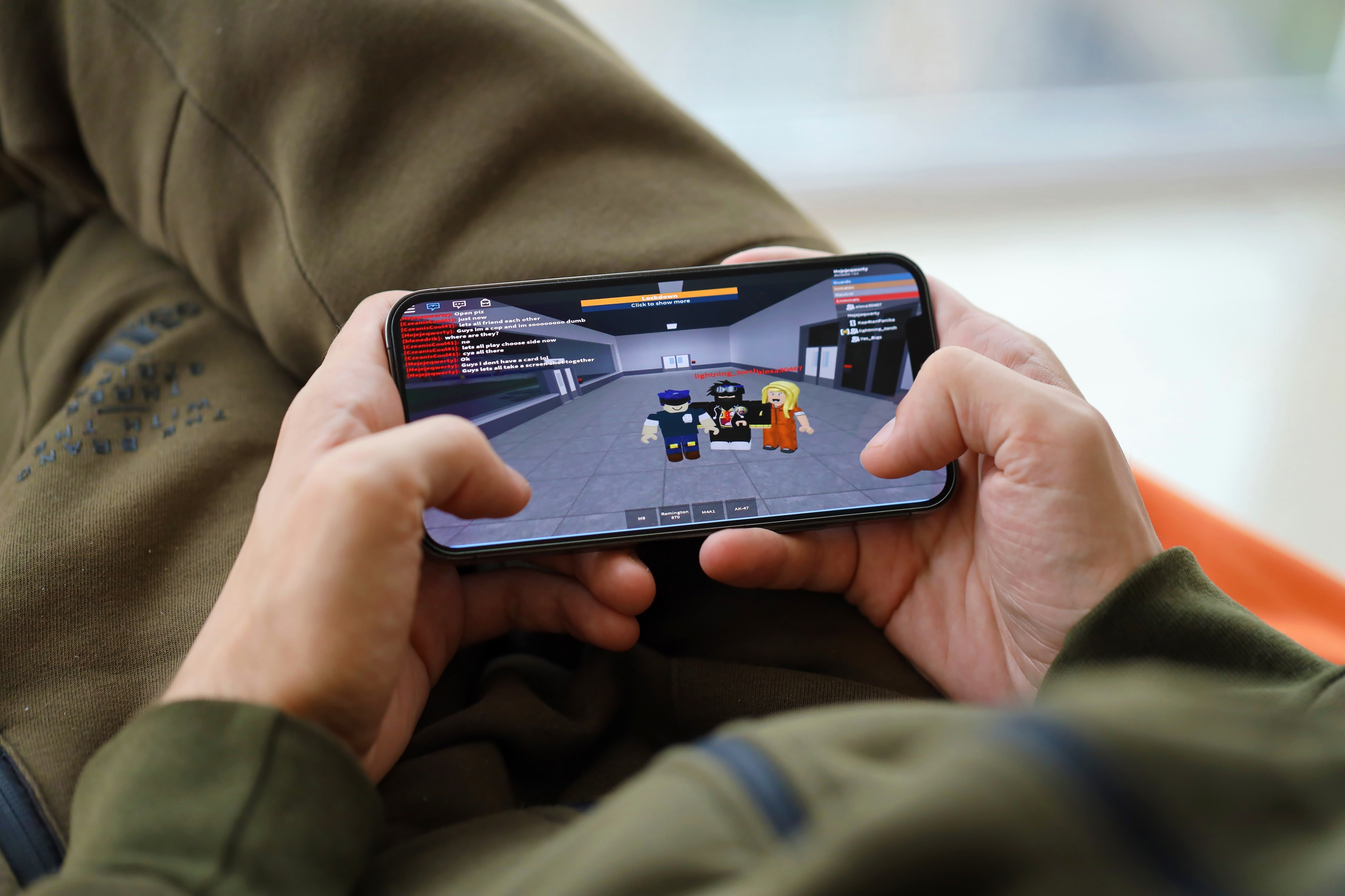 Roblox améliore la sécurité de ses chats. © Shutterstock