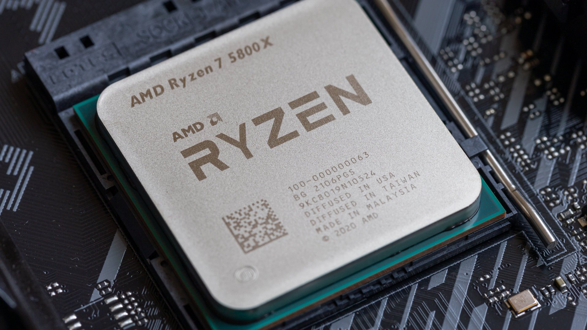 Le Ryzen 5 5800X d'AMD tire son épingle du jeu. ©RickDeacon/Shutterstock