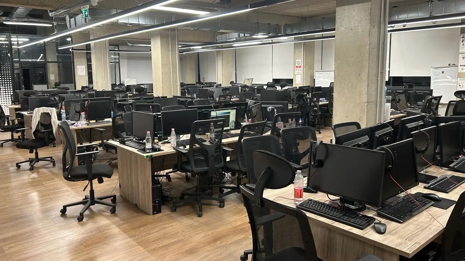 L'open space très calssique du call center ©Eurojust