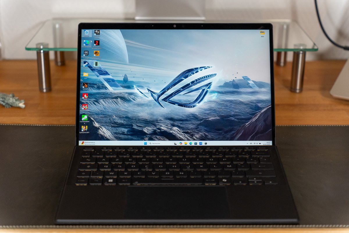 Pas d'OLED, mais une dalle LCD IPS... La partie affichage est teintée d'une légère déception. ©Nathan Le Gohlisse pour Clubic