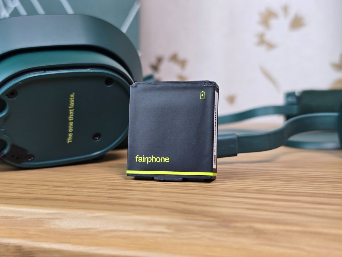 Un simple module de batterie à remplacer : la promesse d’un casque qui peut durer bien plus longtemps que la moyenne. © Matthieu Legouge