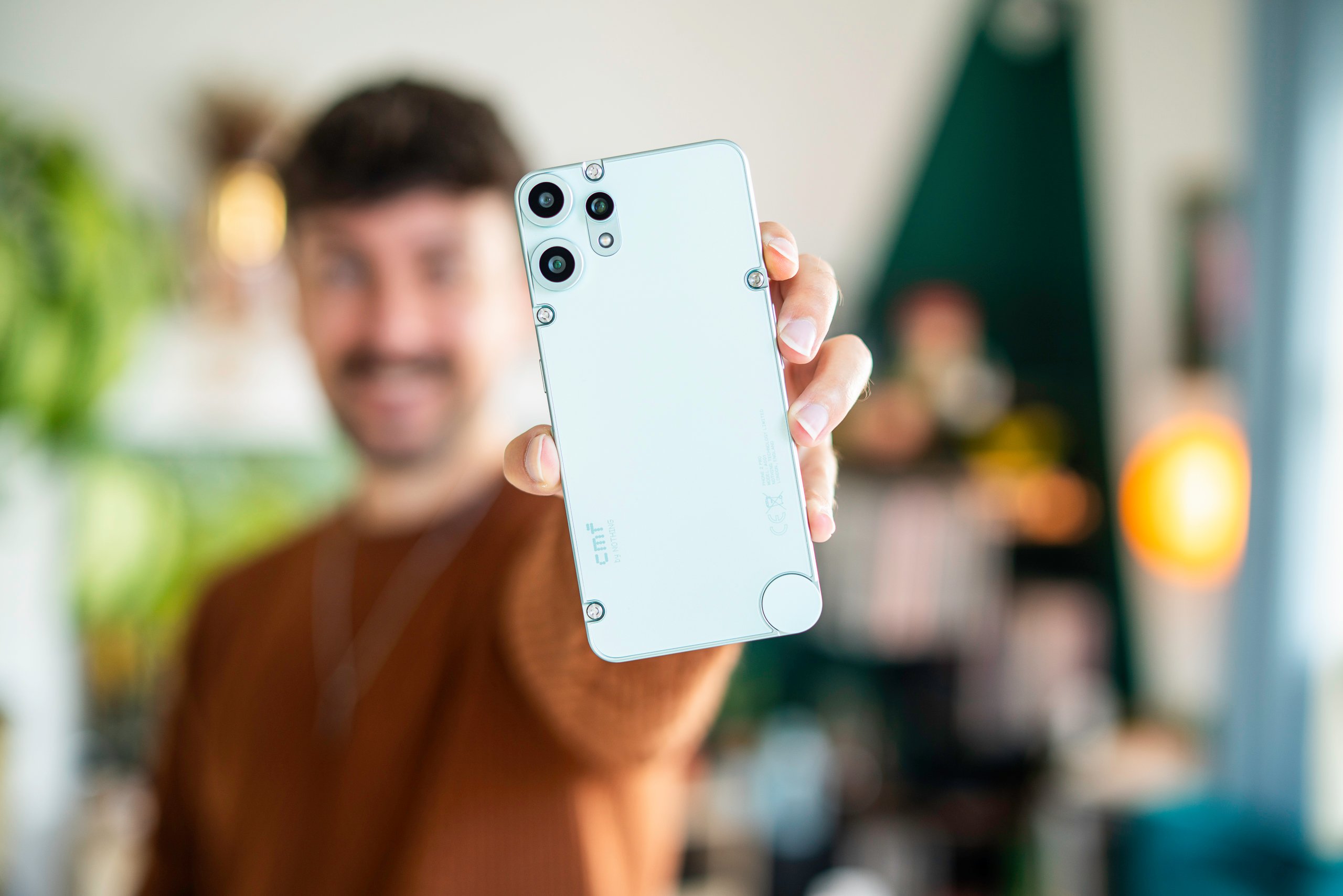 Le nouveau smartphone de Nothing : le CMF Phone 2 Pro. ©Pierre Crochart pour Clubic=