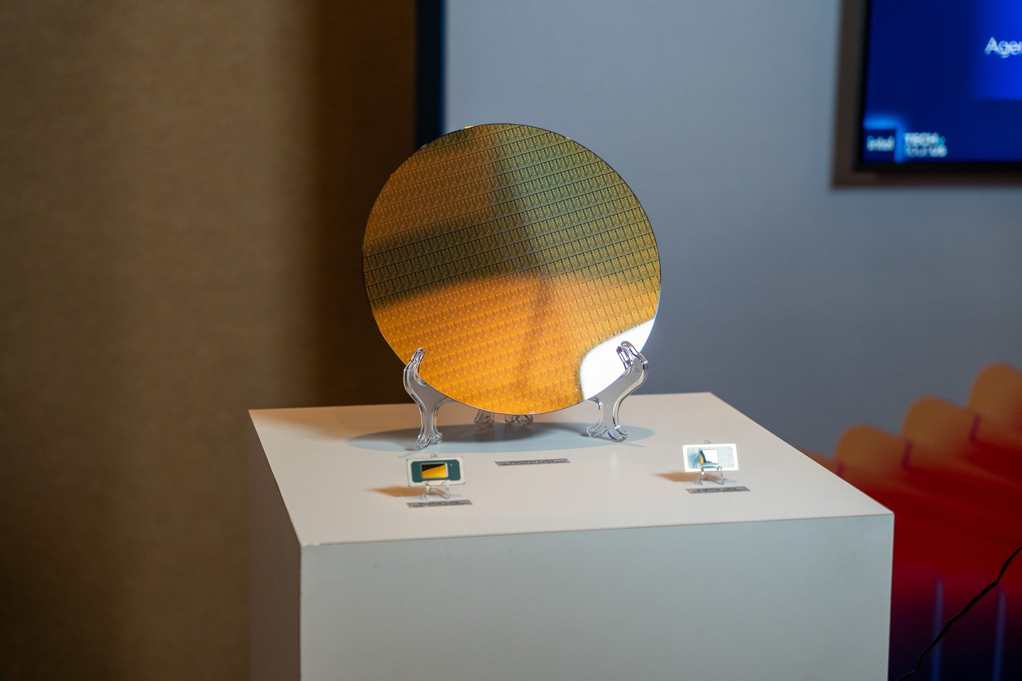 Nous avons eu l'opportunité d'approcher un étincelant wafer Panther Lake. ©Nathan Le Gohlisse pour Clubic