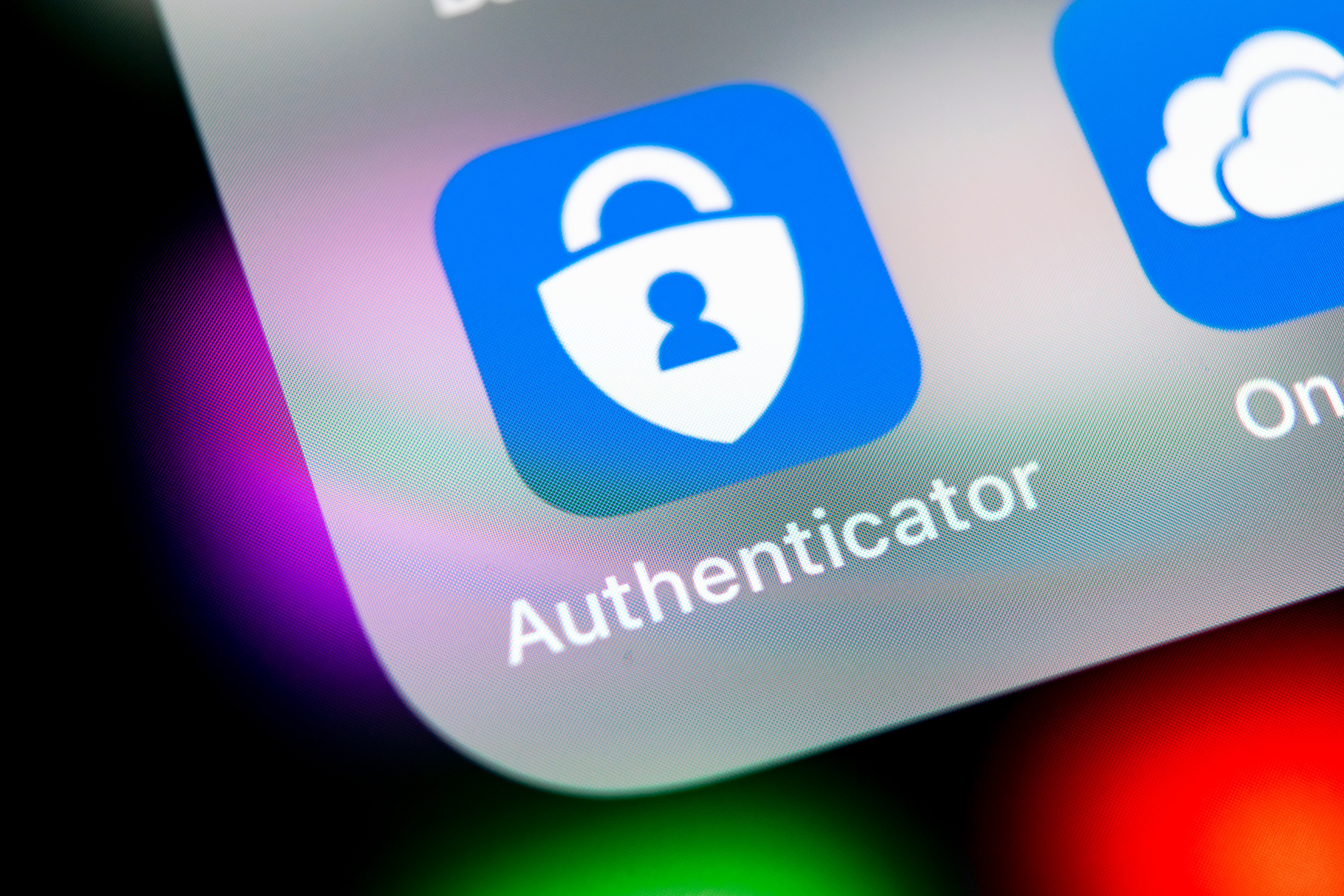 Microsoft met fin au stockage des mots de passe dans Authenticator et donne rendez-vous aux utilisateurs en août pour une migration définitive. © Shutterstock