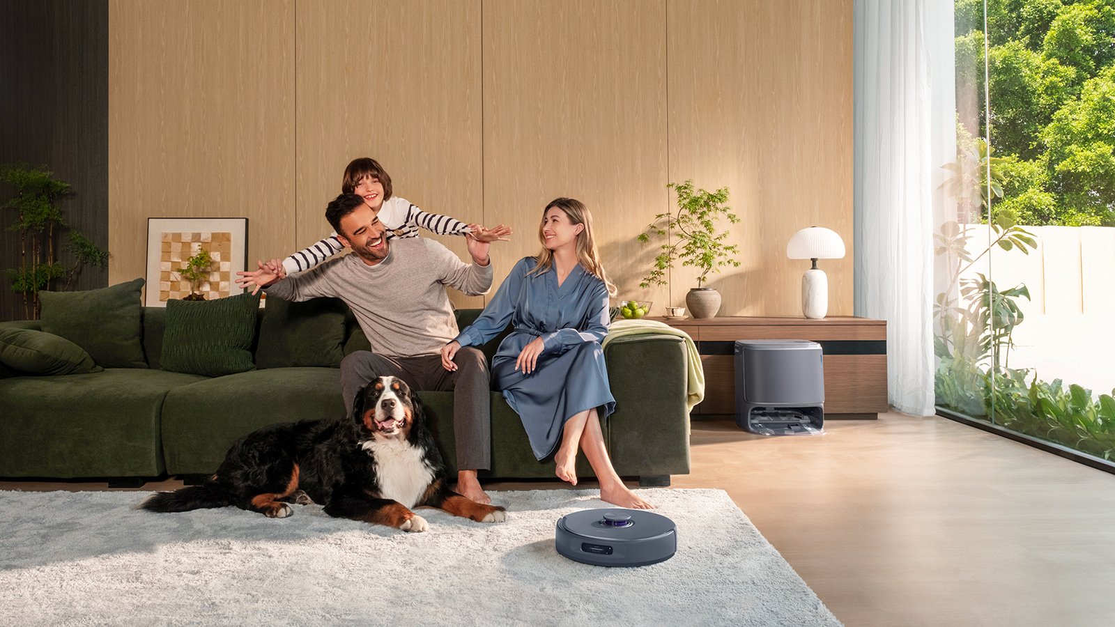 Grâce à Adaptive DeepClean, le robot ajuste automatiquement l’aspiration et la température de lavage selon le type de sol, pour un nettoyage efficace et économe ©Narwal