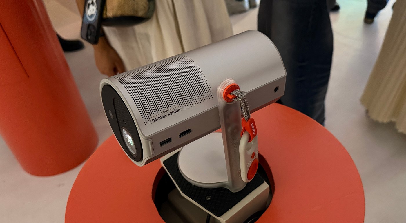 Avec son pied intégré, il s'oriente à 360°  - © Charles Gouin-Peyrot pour Clubic