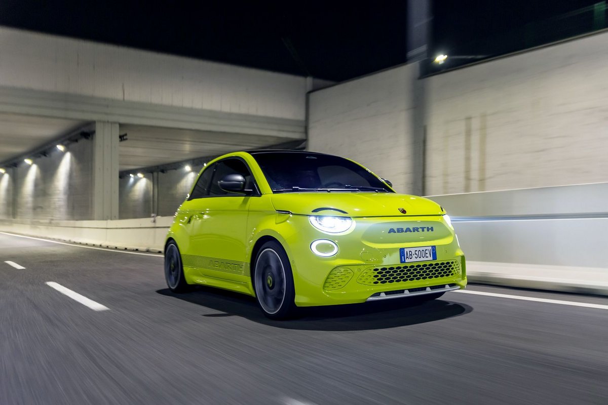 Une petite électrique un peu énervée, légère et agile © Abarth