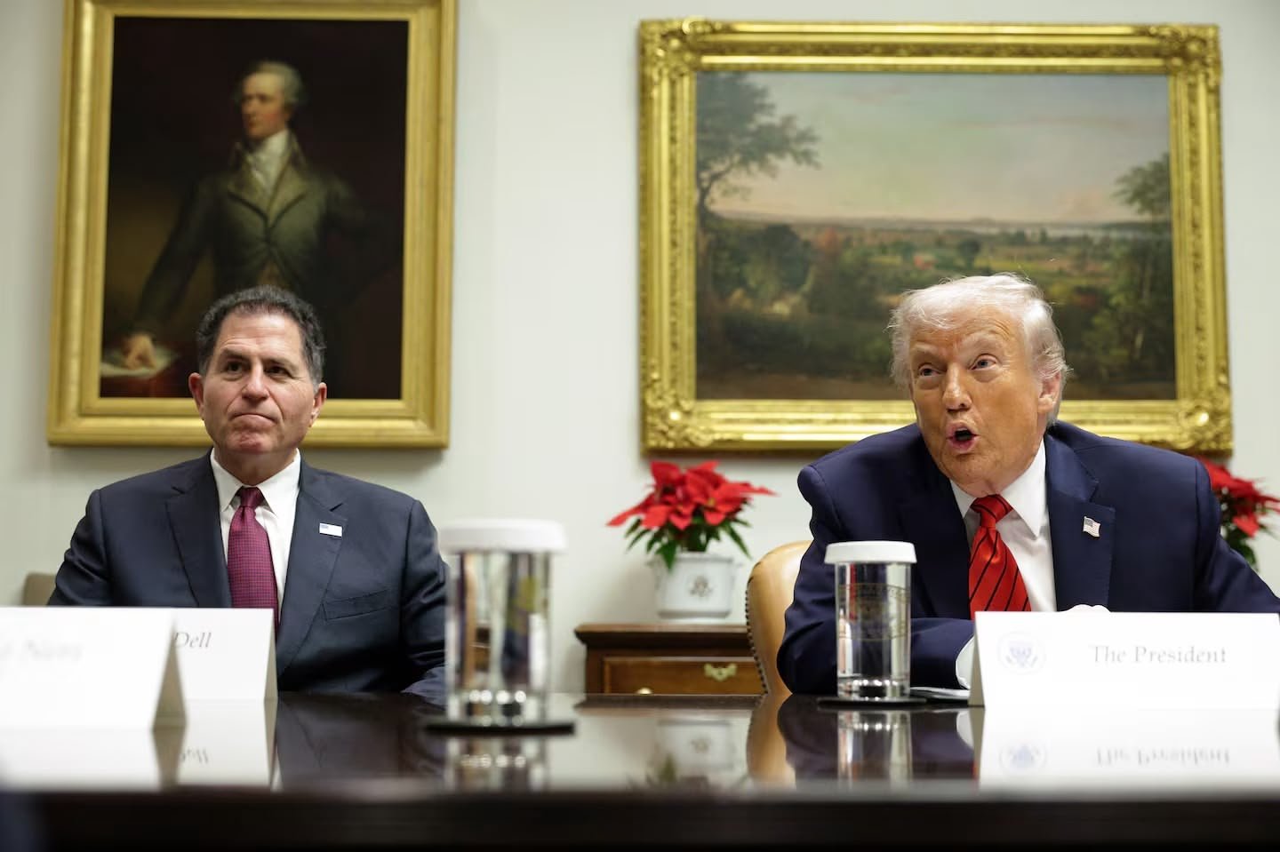 Trump aux côtés de Michael Dell, P.-D.G. de Dell, lors d'une table ronde sur la 6G à la Maison-Blanche. © Alex Wong/Getty Images