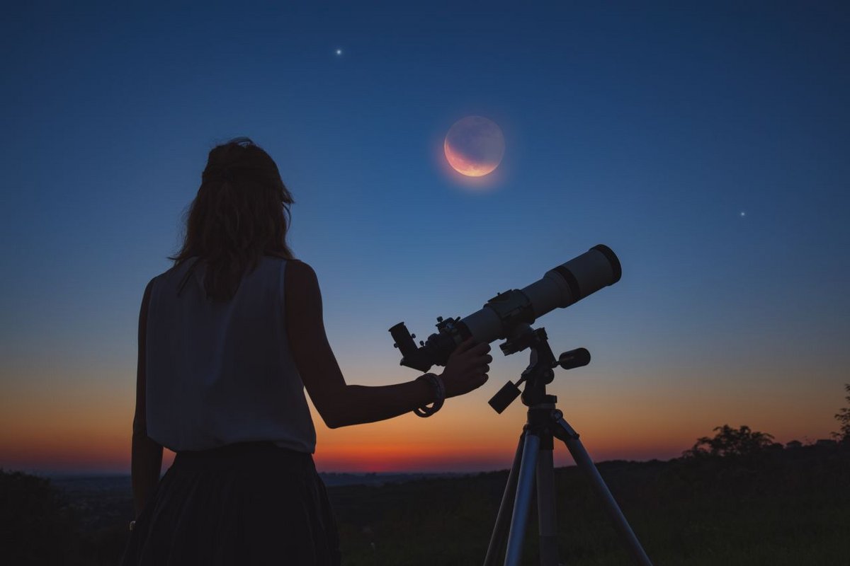 Avec ou sans téléscope, soyez prêts à lever les yeux au ciel le 14 mars - AstroStar / Shutterstock