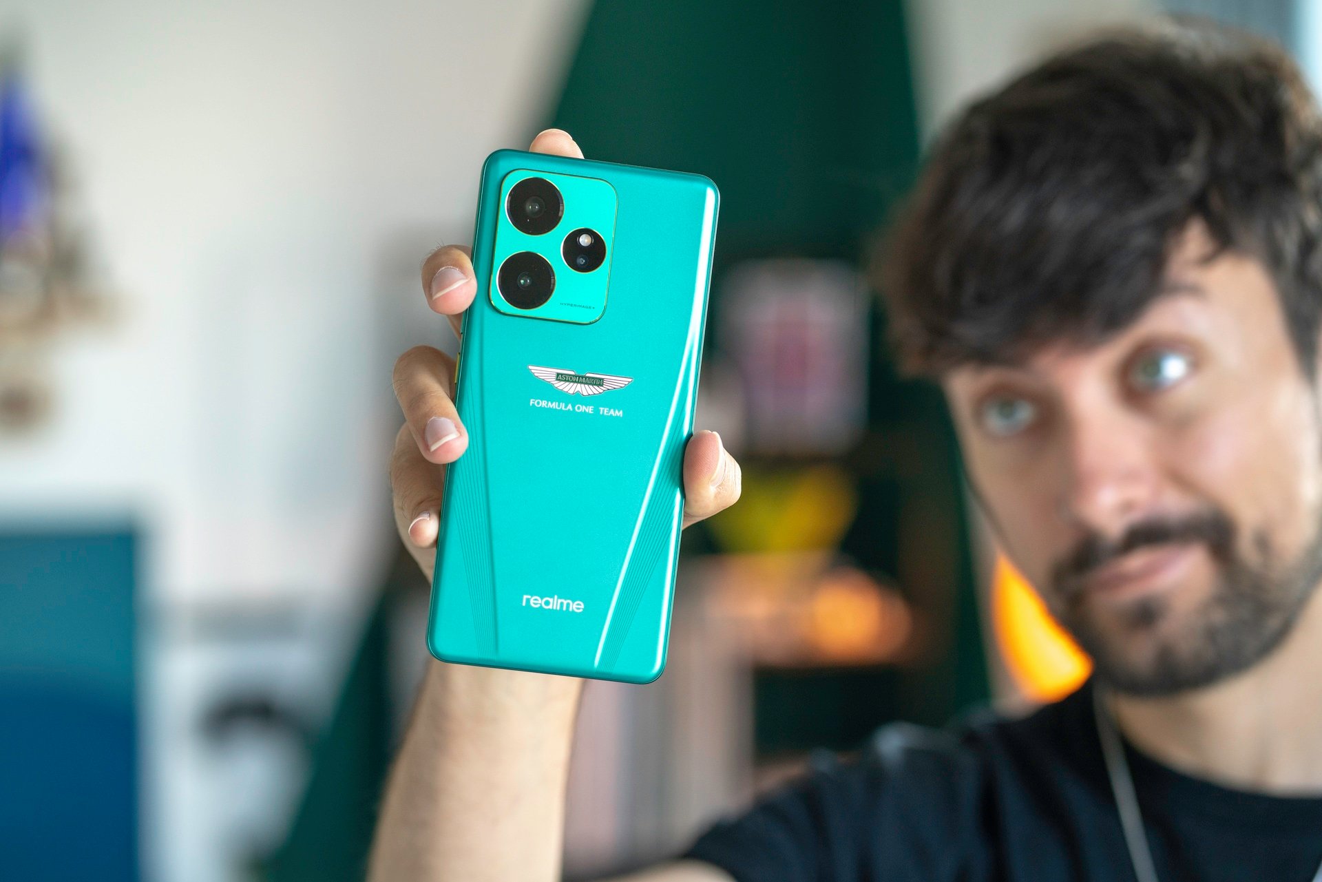 Le realme GT 7 Dream Edition, en partenariat avec Aston Martin. ©Pierre Crochart pour Clubic