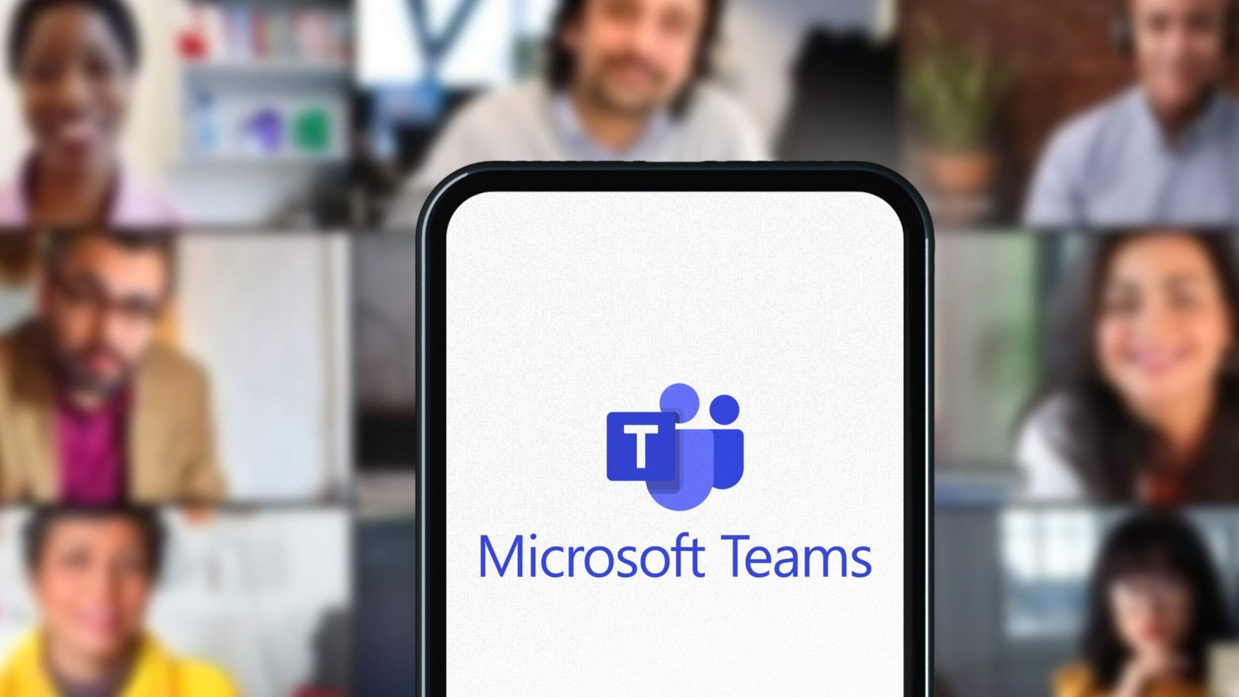 Microsoft Teams prépare une IA qui pourra écouter vos réunions en direct et intervenir toute seule. © DANIEL CONSTANTE / Shutterstock
