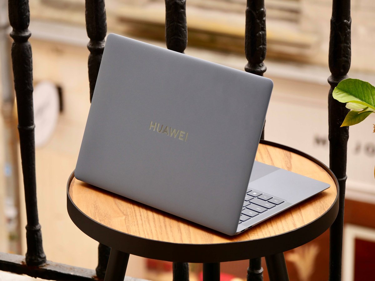 Le MateBook X Pro s’impose comme l’une des solutions les plus légères du marché © Clubic