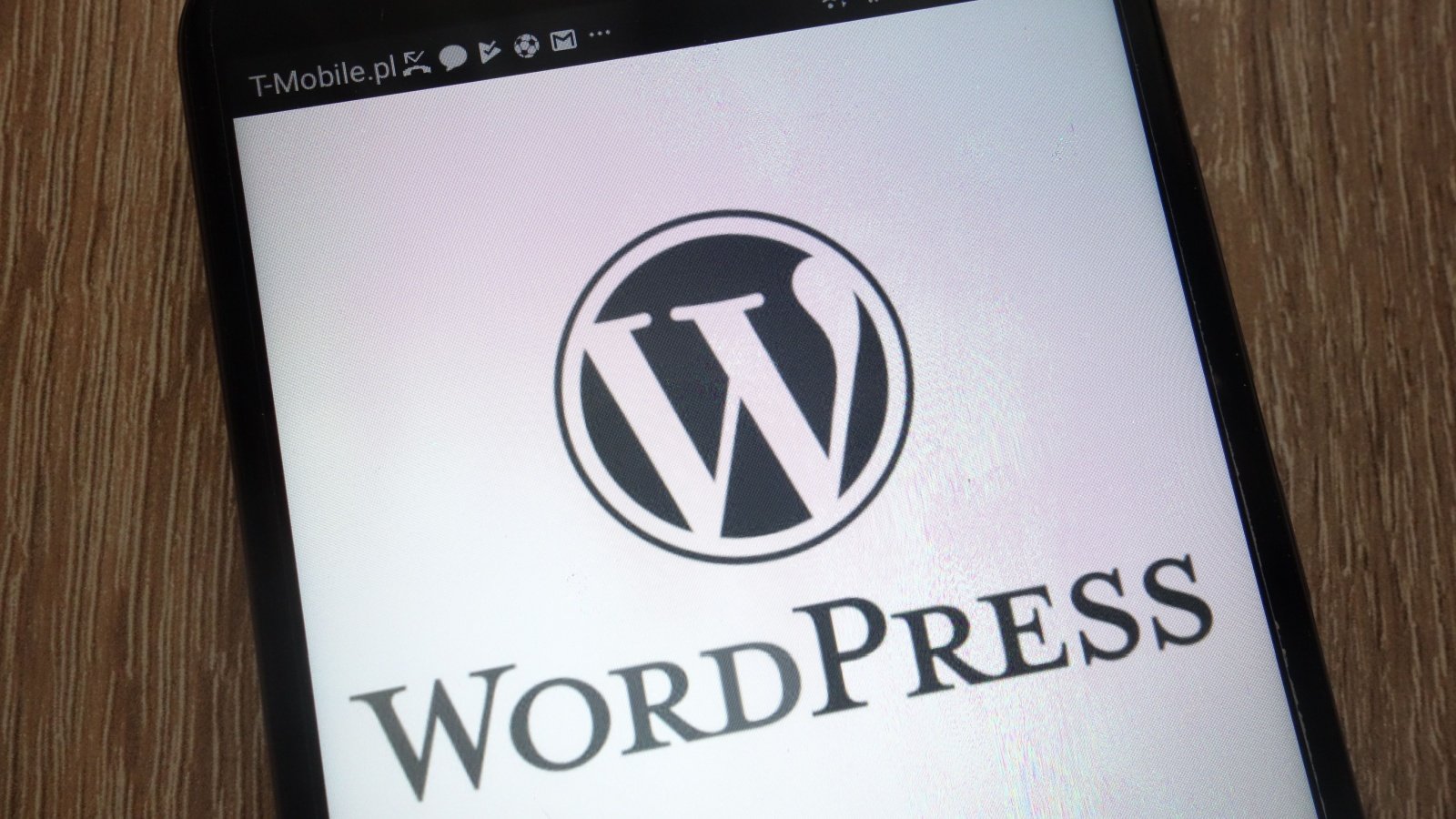 La mise à jour forcée vers la version 2.6.9.1, poussée par WordPress.org le 8 avril, a désactivé la fonction de rappel malveillante mais n'a pas nettoyé wp-config.php - ©Piotr Swat / Shutterstock