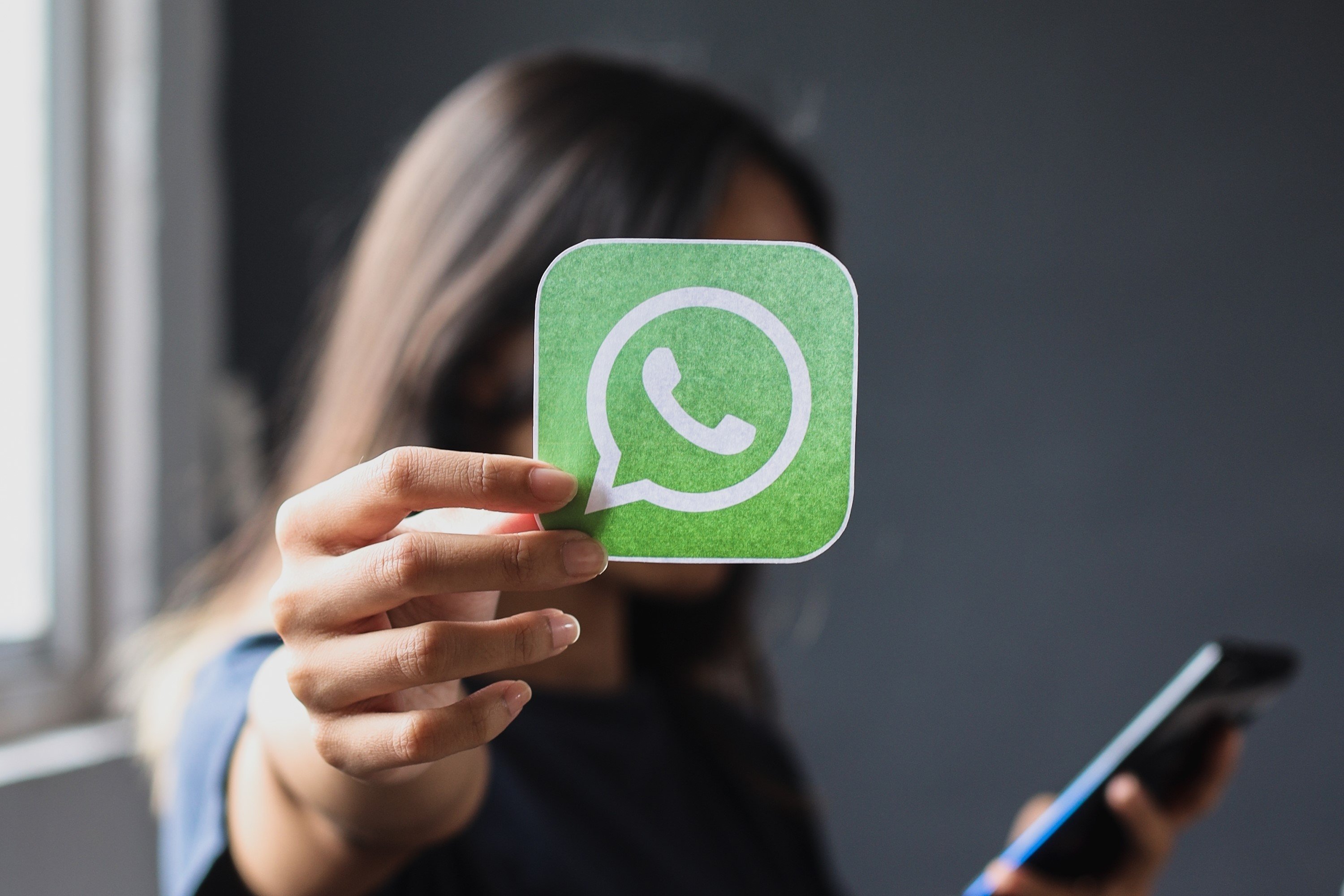 WhatsApp fait partie des messageries instantanées préférées du jeune public © Gatot Adri / Shutterstock.com