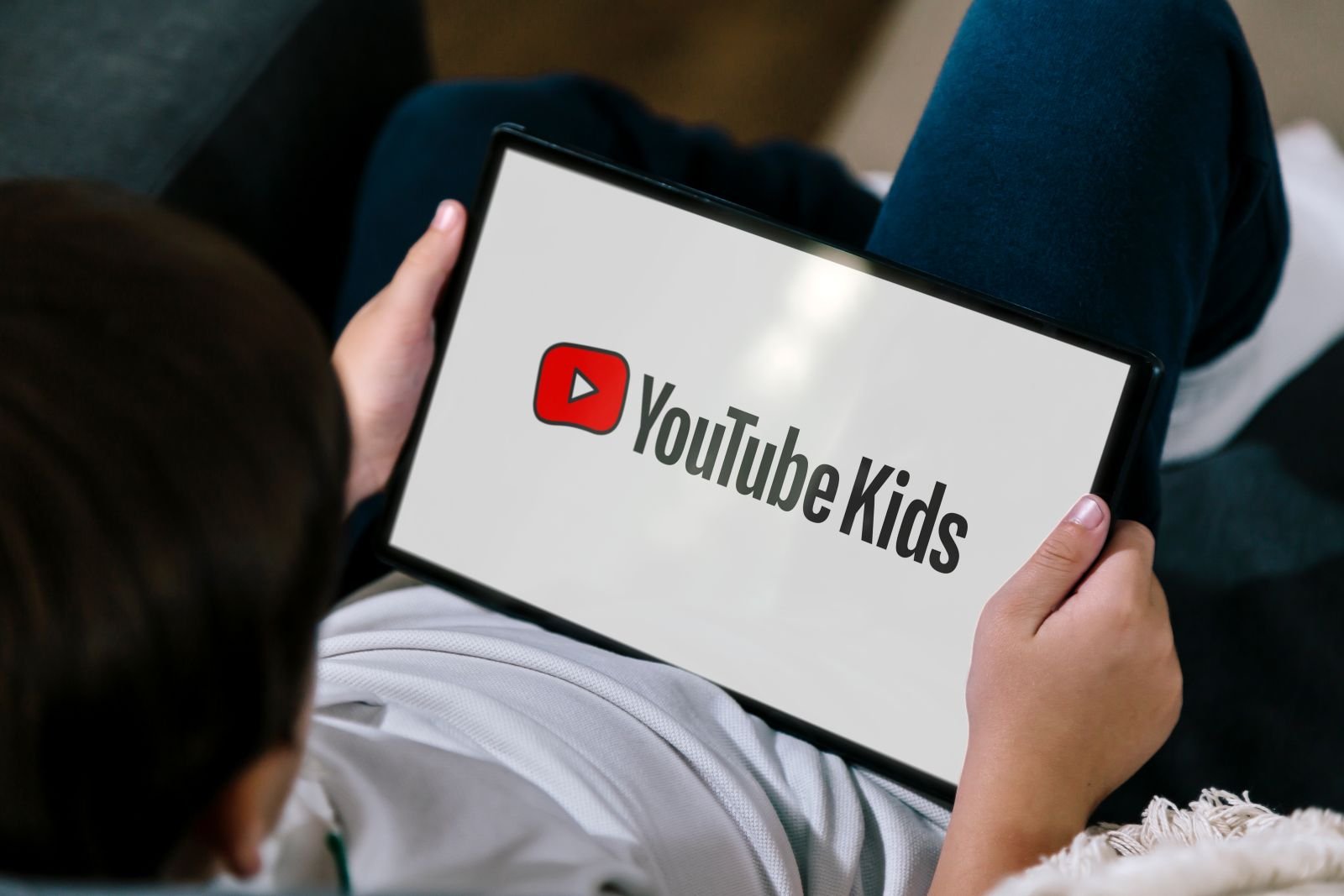 Sundar Pichai et Neal Moohan sont interpellés dans une lettre sur les dangers de l'AI Slop dans YouTube Kids - ©Alex Photo Stock / Shutterstock