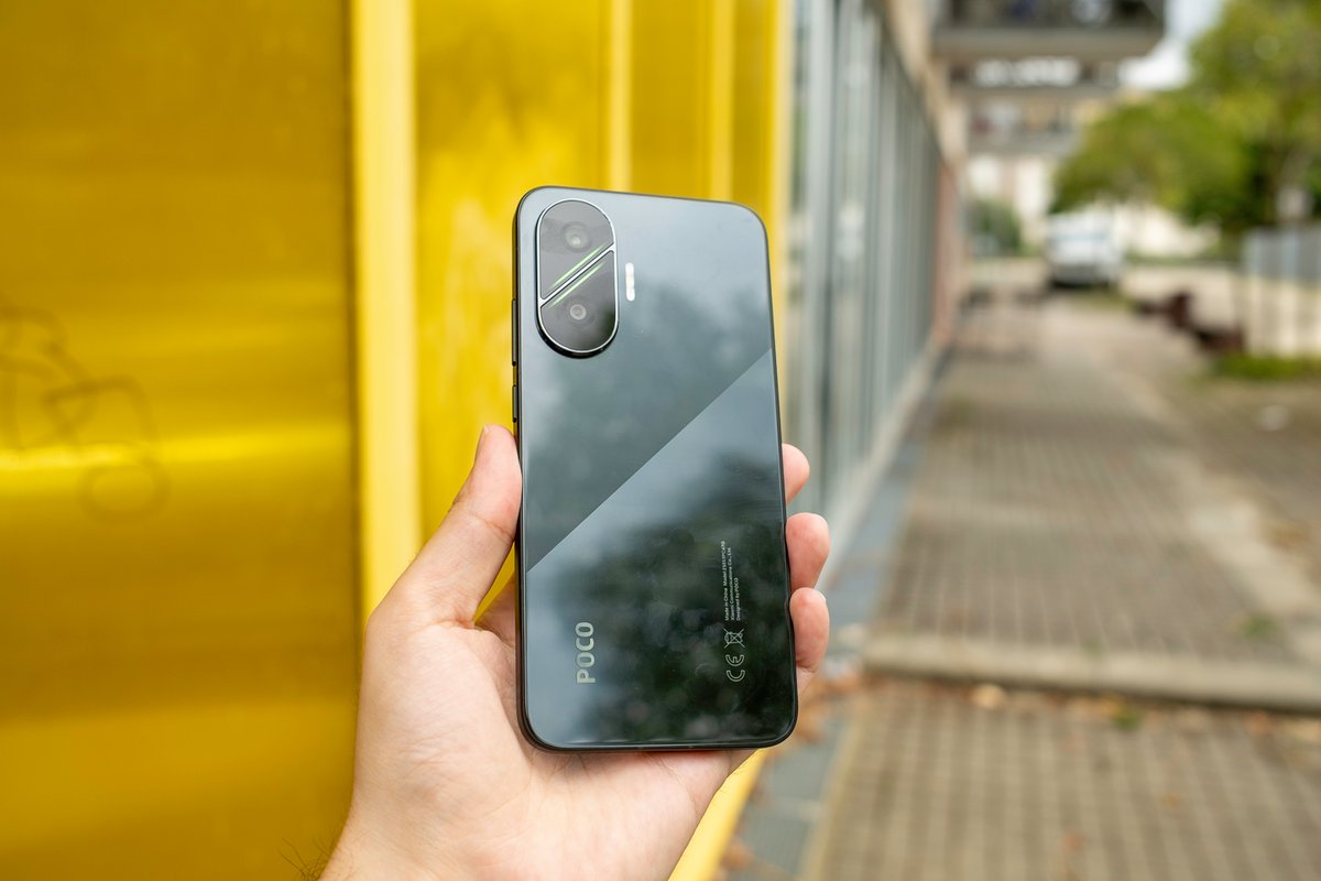 Photo du POCO F7 prise lors de notre test © Clubic