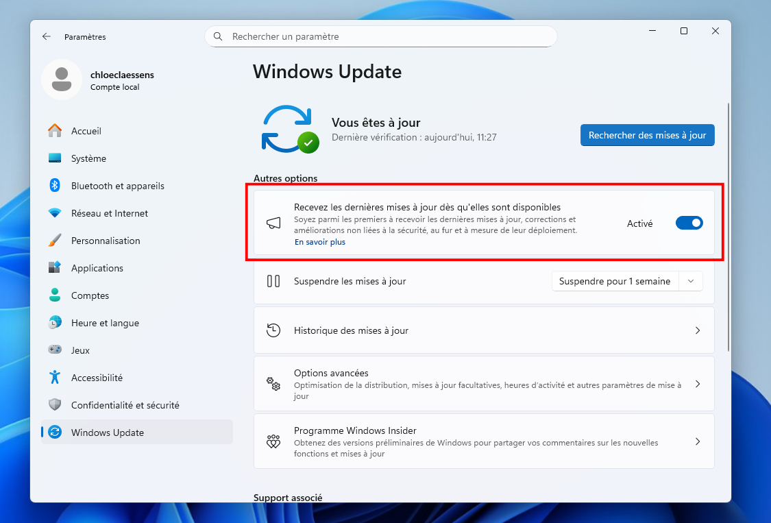 Dans Windows Update, activez l'option "Recevez les dernières mises à jour dès qu'elles sont disponibles", et cliquez sur le bouton de recherche des mises à jour. © Clubic