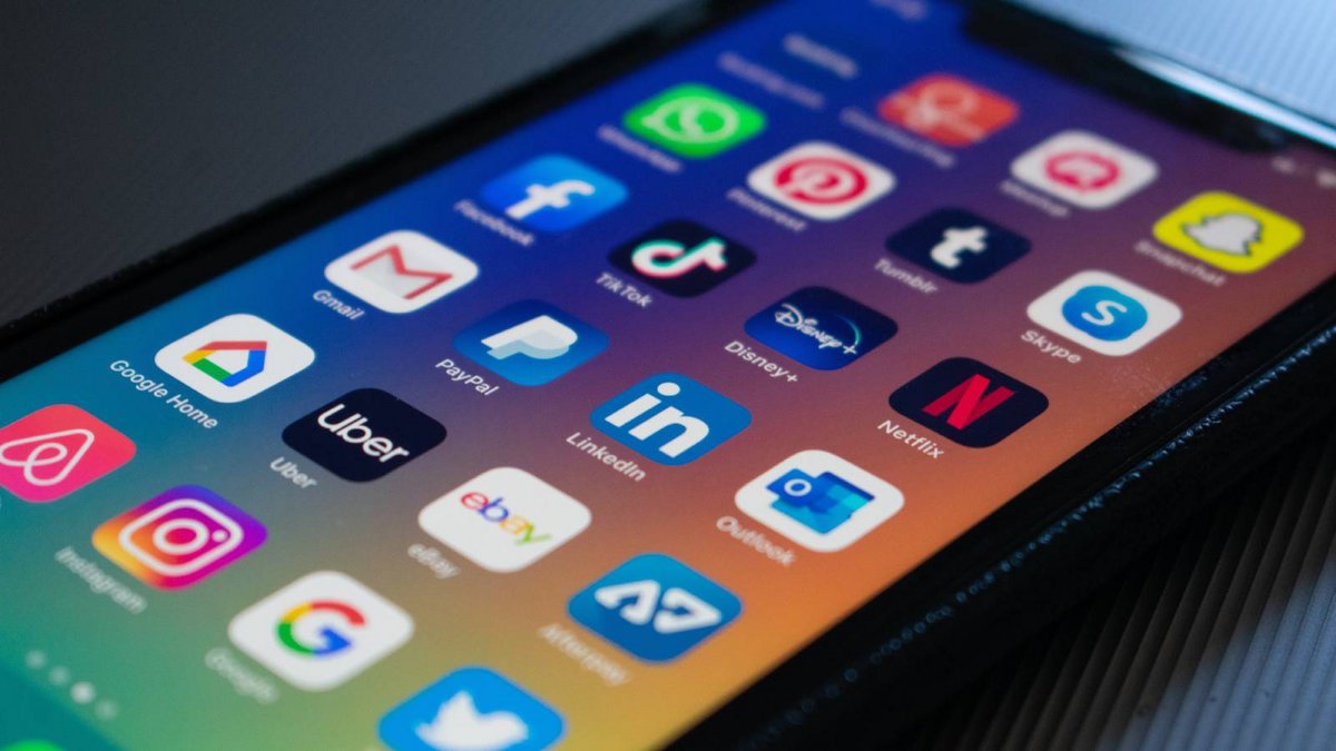 Des applications mobiles affichées sur l'écran d'un smartphone